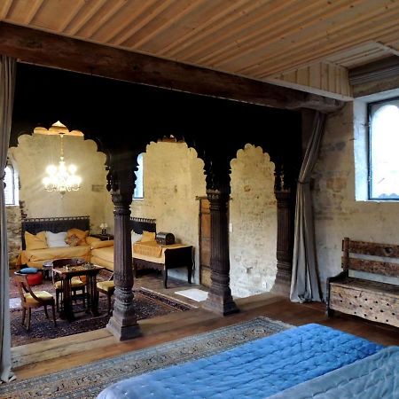 Maison Romane 1136 Клюні Екстер'єр фото