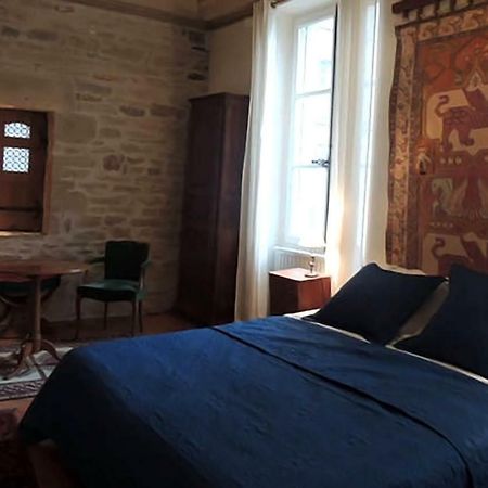 Maison Romane 1136 Клюні Екстер'єр фото