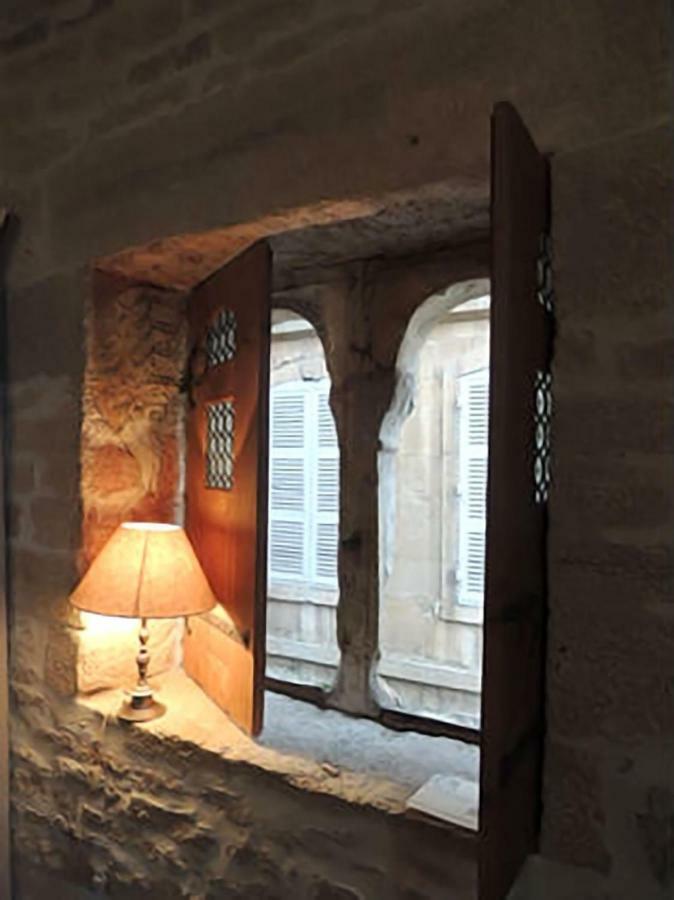 Maison Romane 1136 Клюні Екстер'єр фото