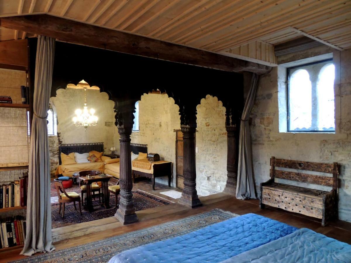 Maison Romane 1136 Клюні Екстер'єр фото