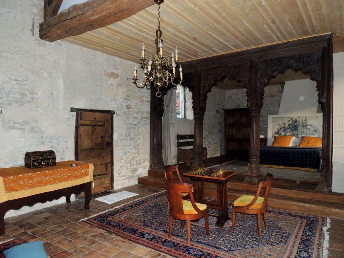 Maison Romane 1136 Клюні Екстер'єр фото