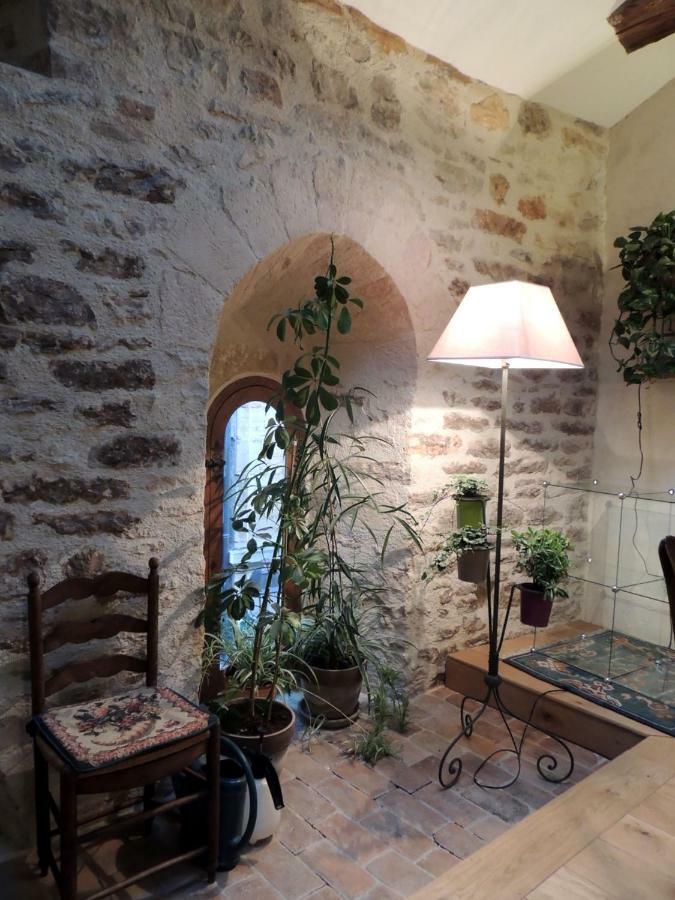 Maison Romane 1136 Клюні Екстер'єр фото
