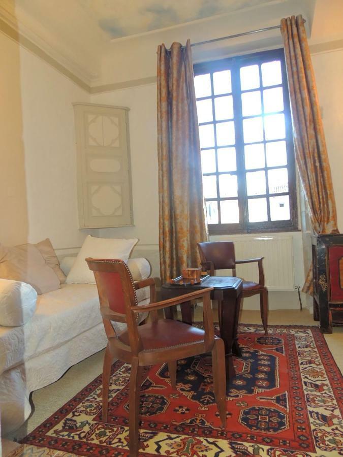 Maison Romane 1136 Клюні Екстер'єр фото